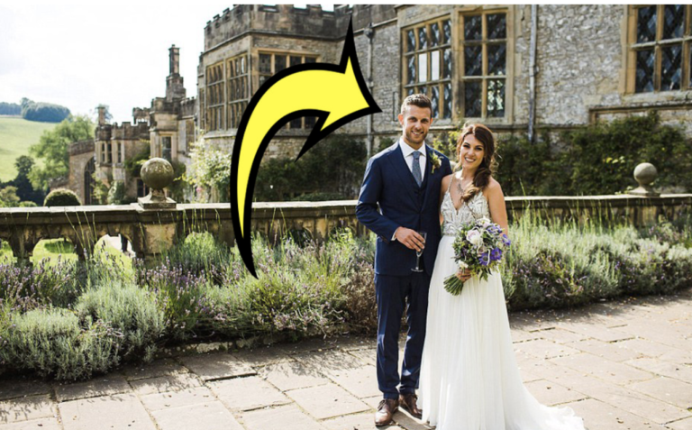 Pár pózuje při svatebním focení – Ale pak si fotograf všimne něčeho zvláštního