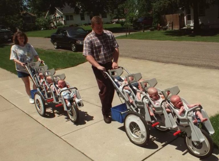 The first septuplets in the world have celebrated their 21 years, discover them in pictures