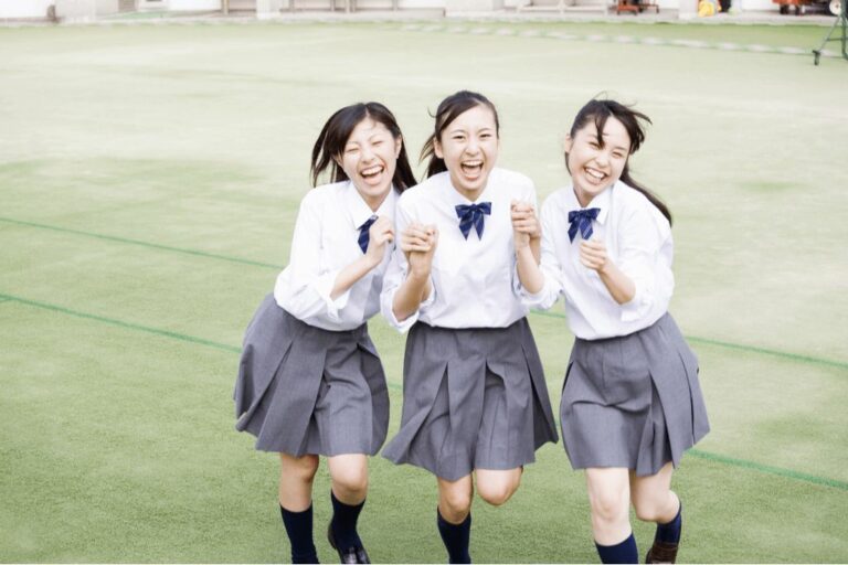 日本の学校が大胆な一歩！性別を超えた制服の導入とは？