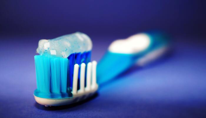 /closeup-and-selective-focus-photography-of-toothbrush-with-toothpaste-